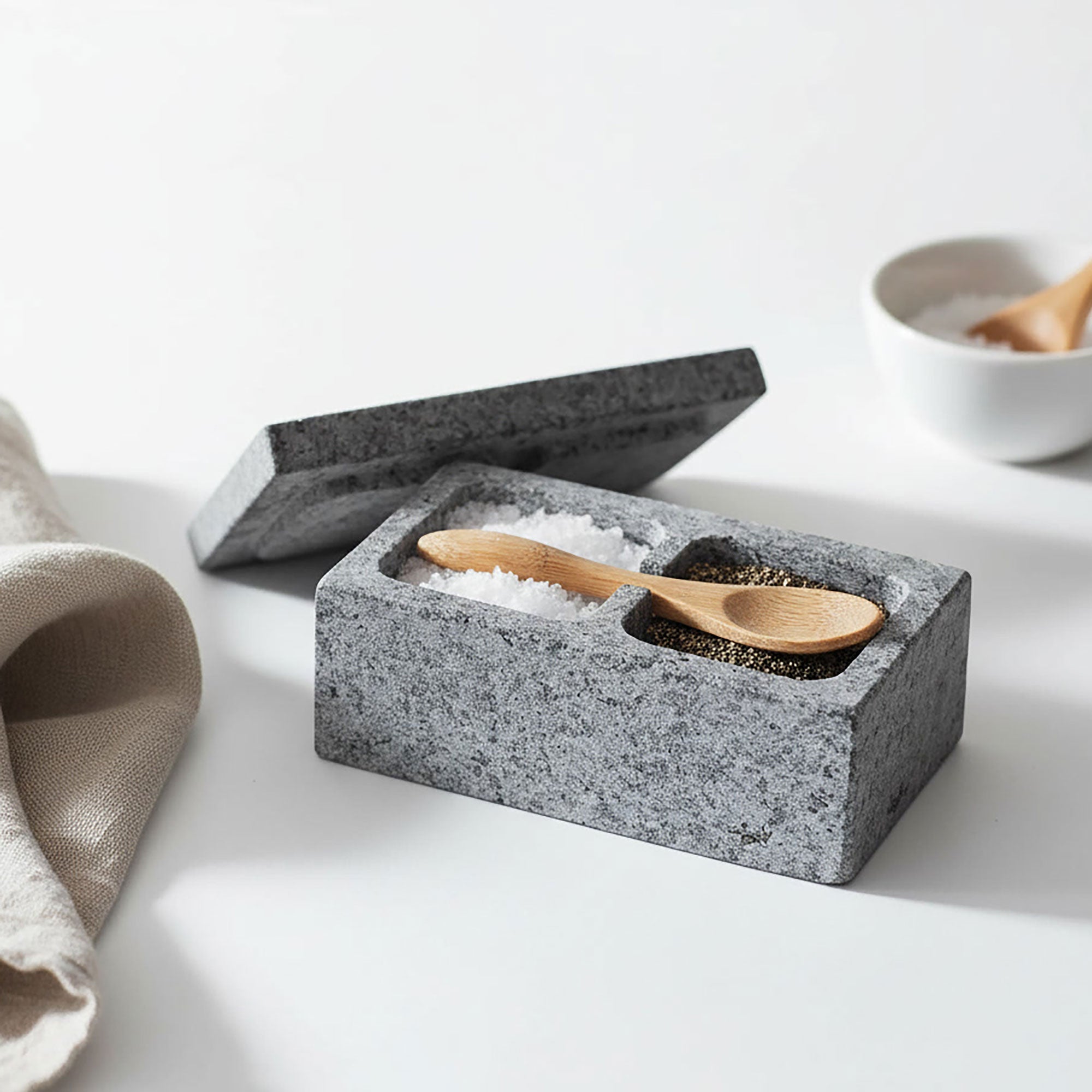 Salt & Pepper Grinders, Shakers and Pots