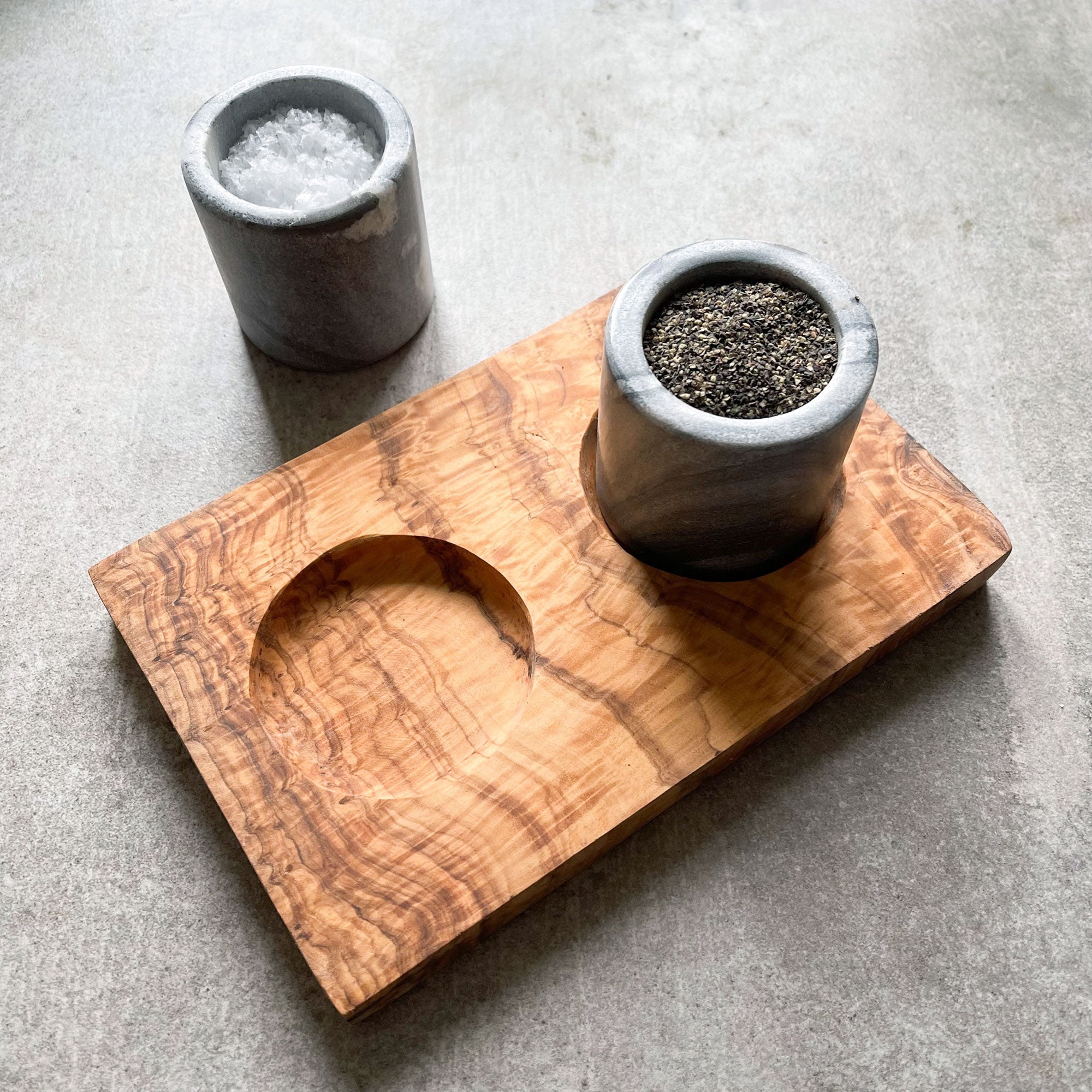 Salt and Pepper Marble Pinch Pots with Olive Wood Stand
