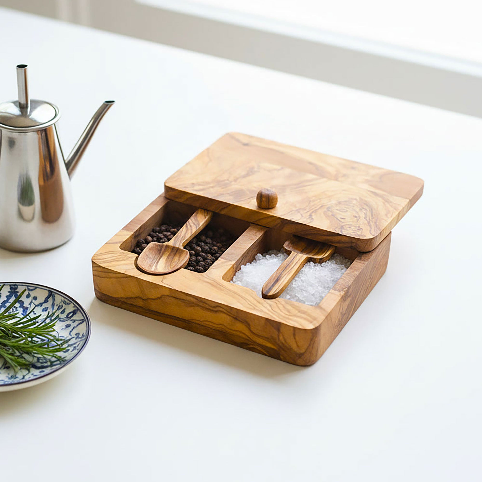 Handcrafted Olive Wood Pot with Magnetic Lid and Integrated Spoon